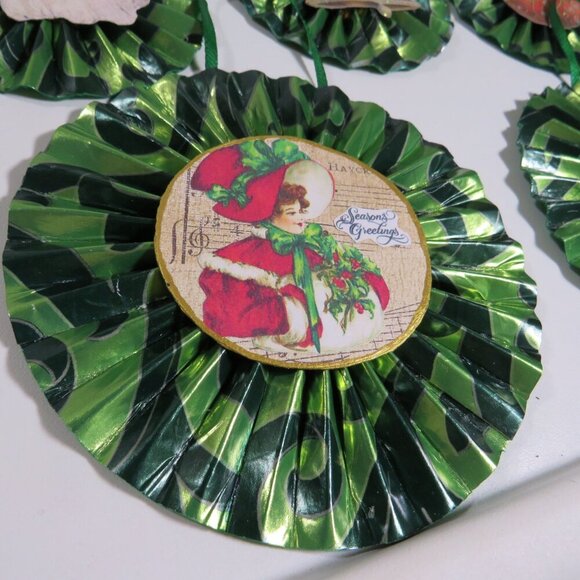 Victorian Christmas 3-D Rosettes large (20) collection - Picture 4 of 16
